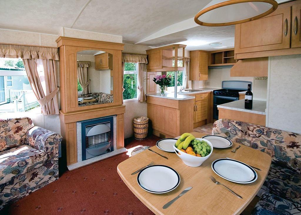 Отель Norfolk Broads Country Park Potter Heigham Экстерьер фото